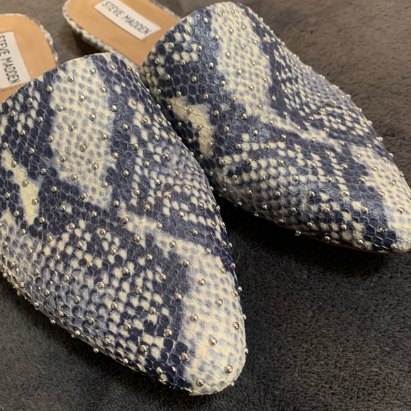 Steve Madden gray  Snake Print Women's Mules. - Picture 2 of 9